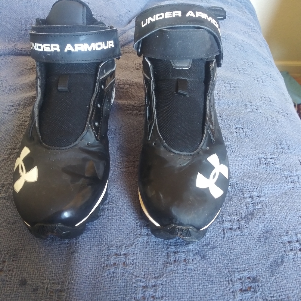 Mens boys football cleats underarmor